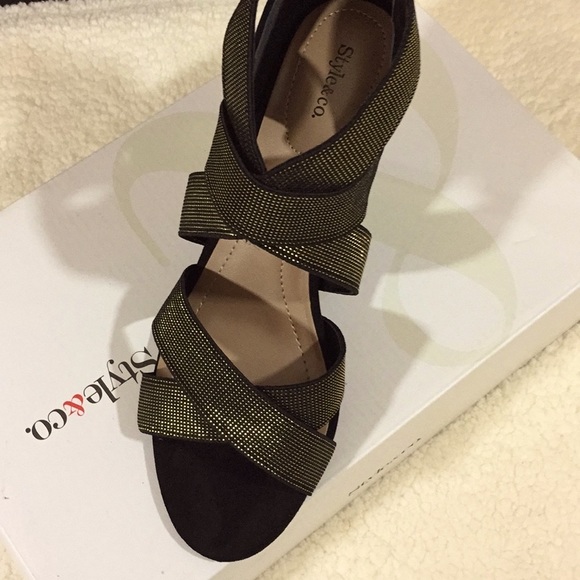 Style & Co. Shoes - Seleste Black/Gold Heels NWOT SIZE 8 Style & Co‎